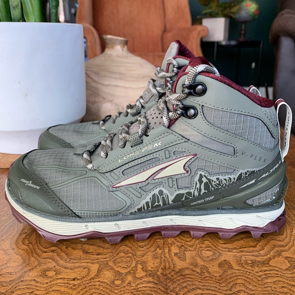 Altra Lone Peak 4 mid mesh hiking/trail running boot. Never worn!